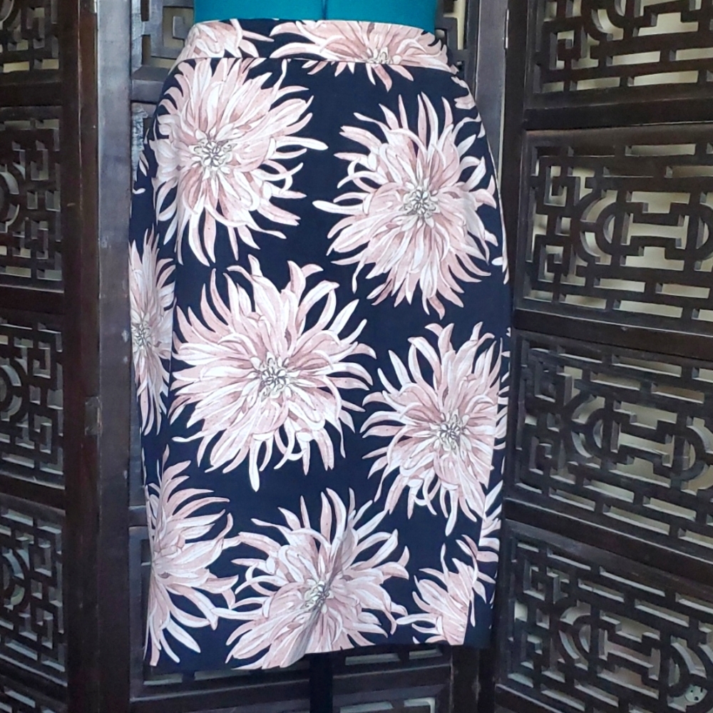 Ann Taylor size 6 pink and black floral pencil skirt